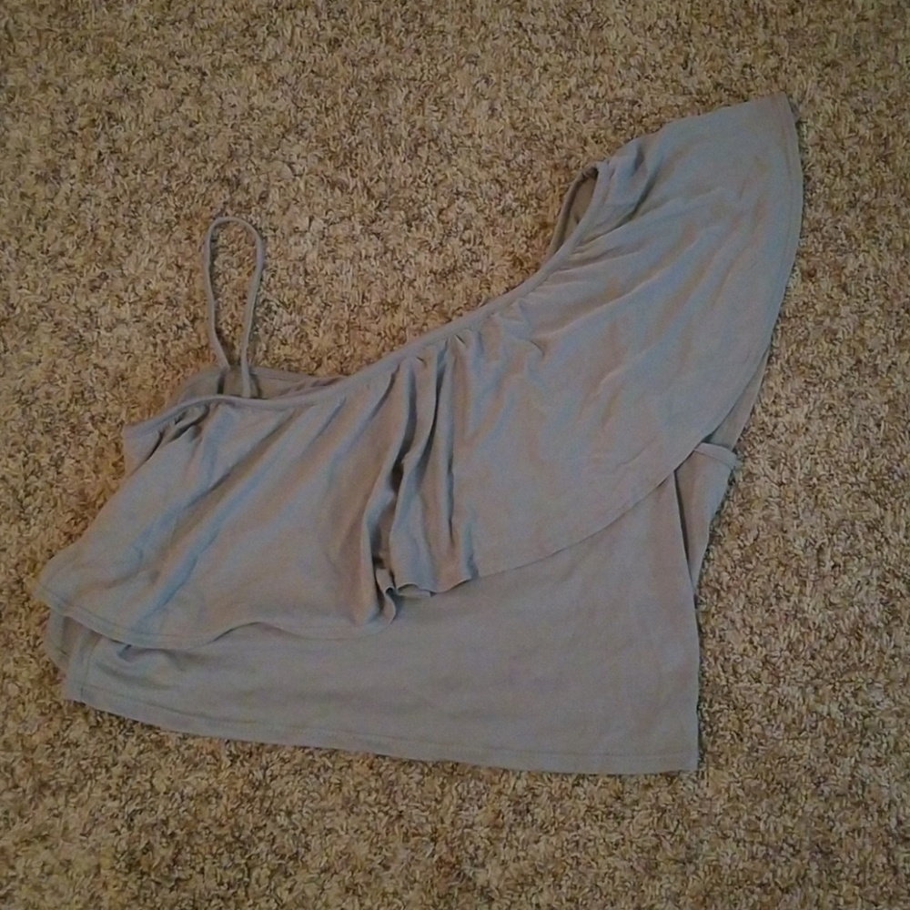 gray one shoulder shirt